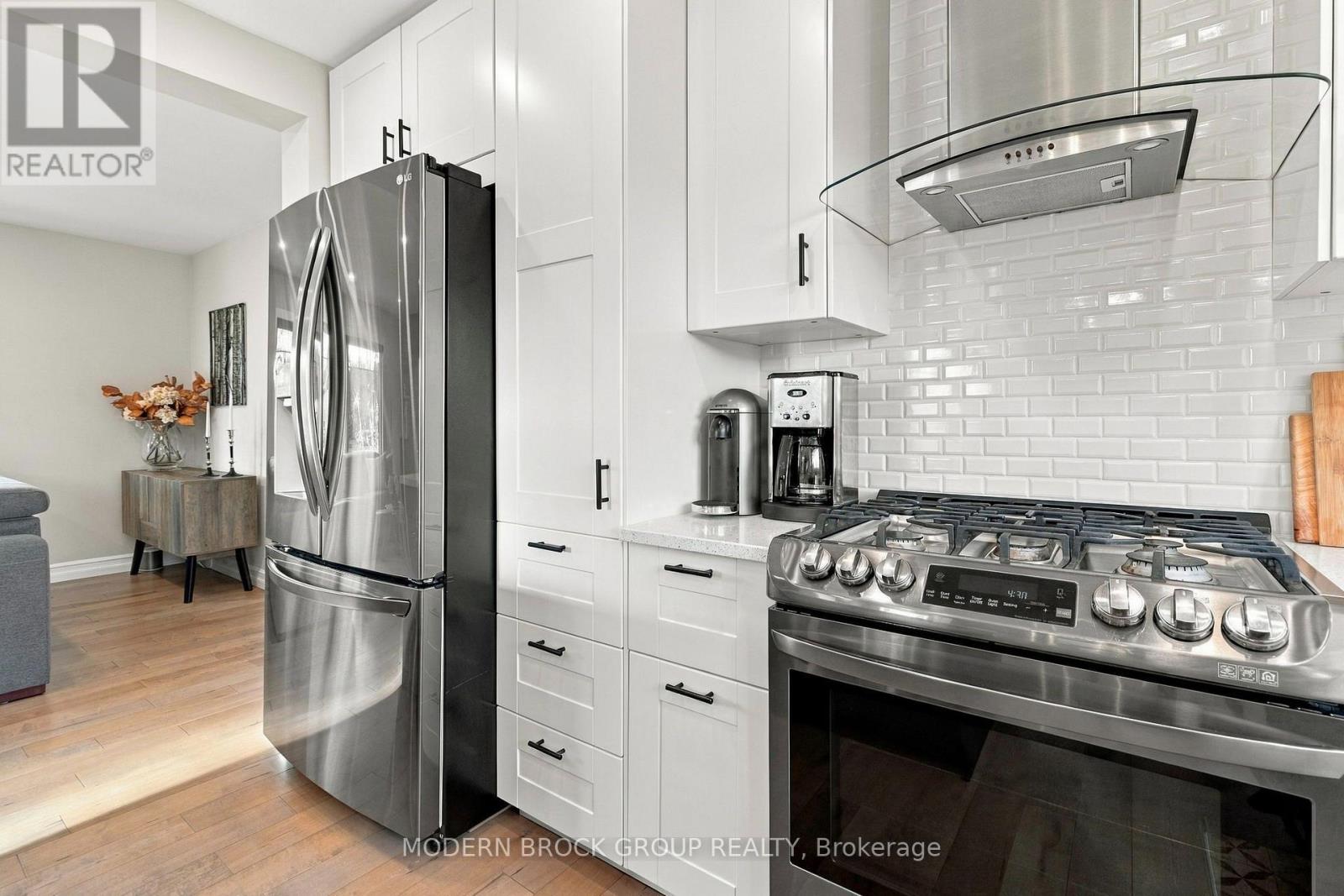 10 Manor Drive — photo 10