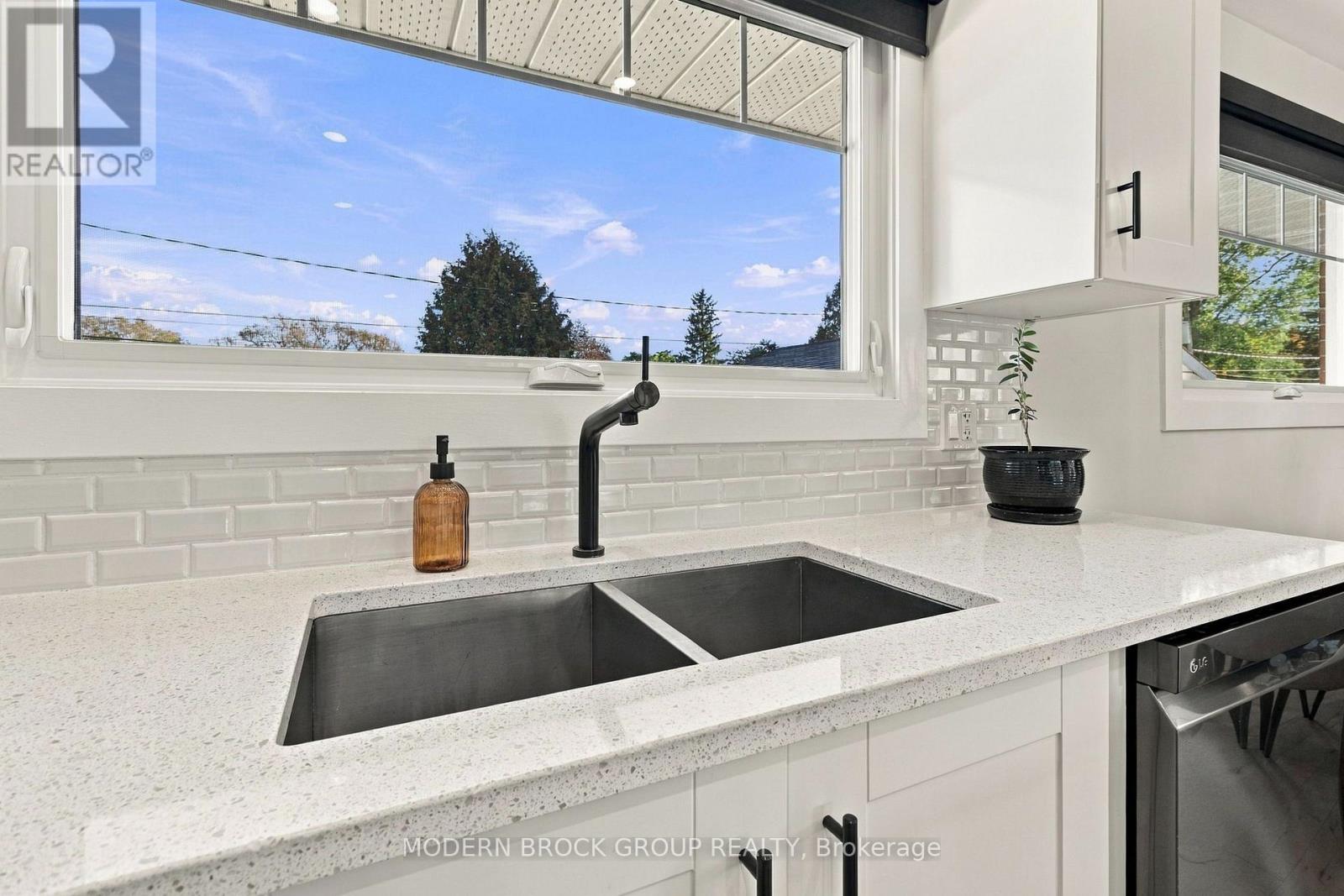 10 Manor Drive — photo 12