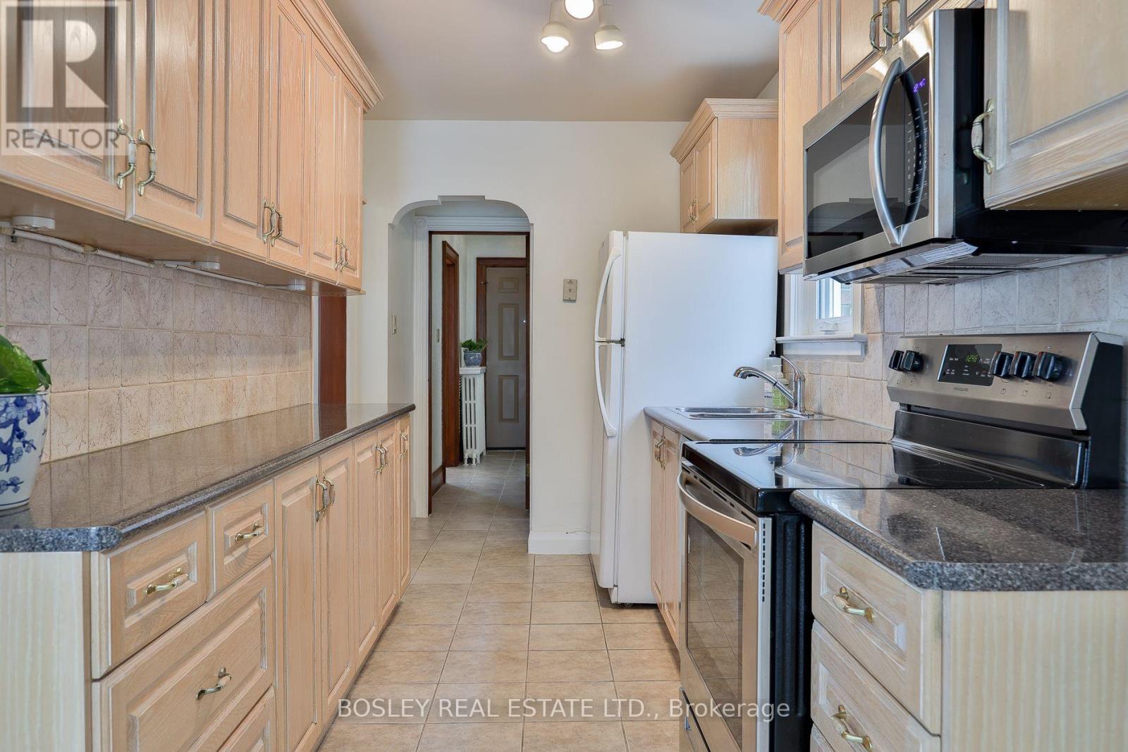 41 St Cuthberts Road, Toronto, ON photo 15