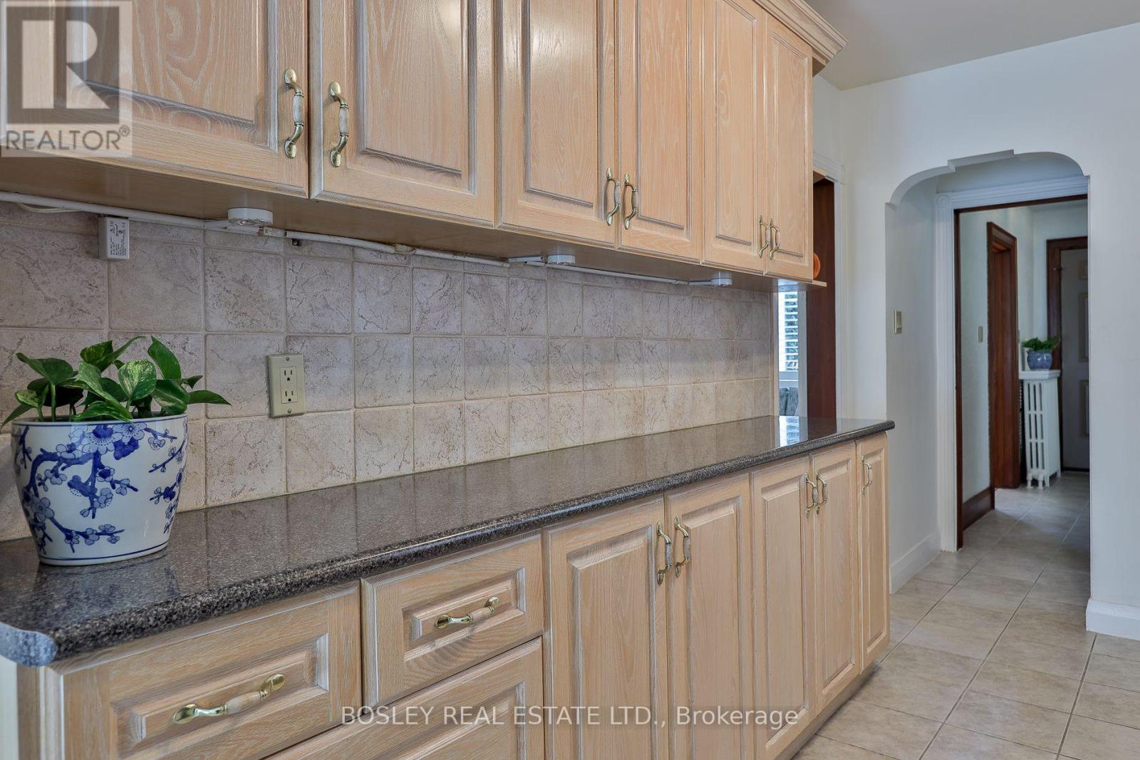 41 St Cuthberts Road, Toronto, ON photo 16