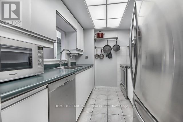 5 Concorde Place — photo 4