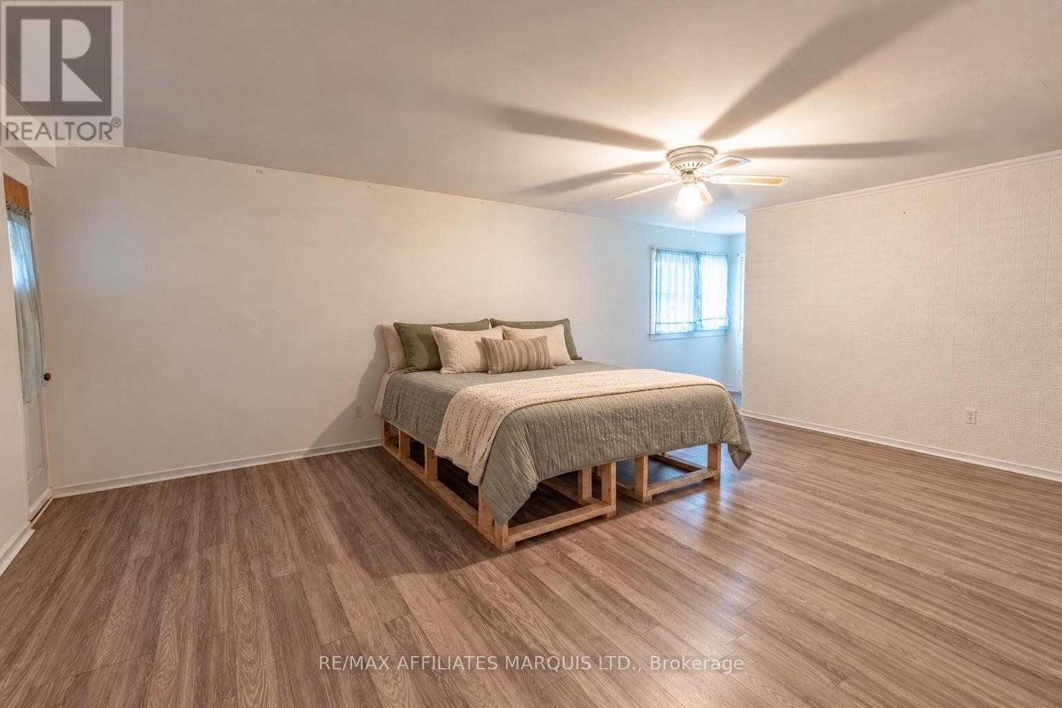 60 Maple Street — photo 8