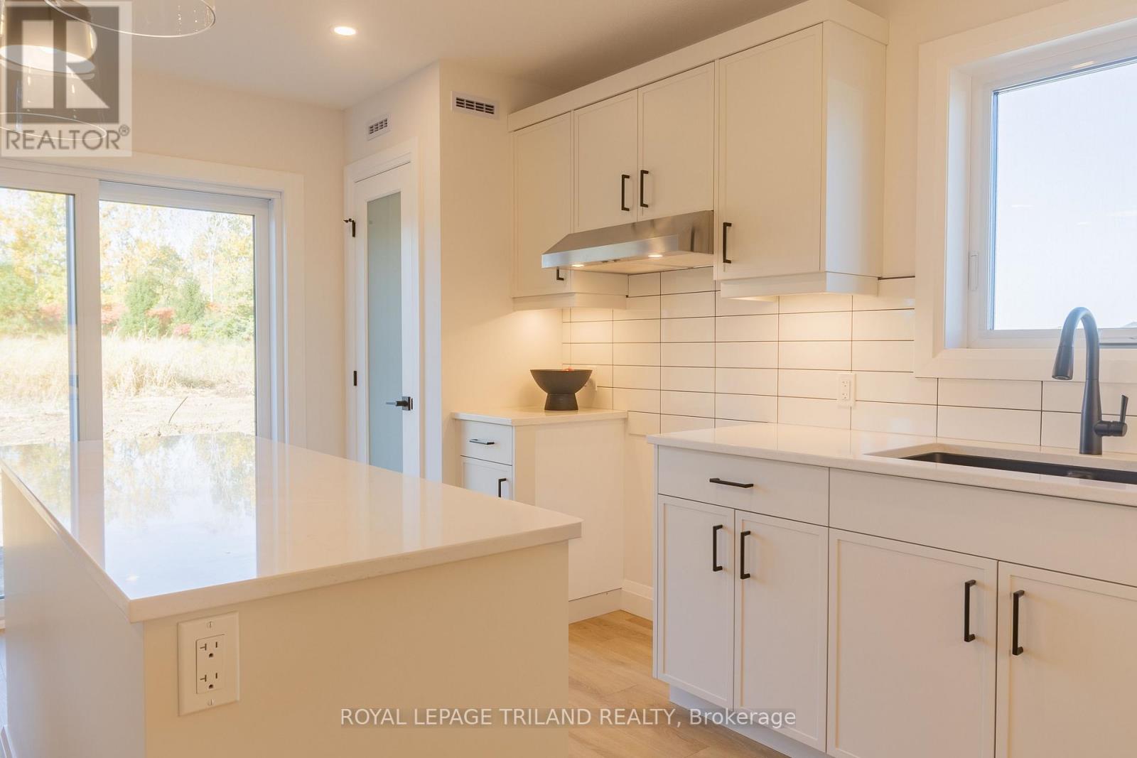 138 Benjamin Parkway — photo 14