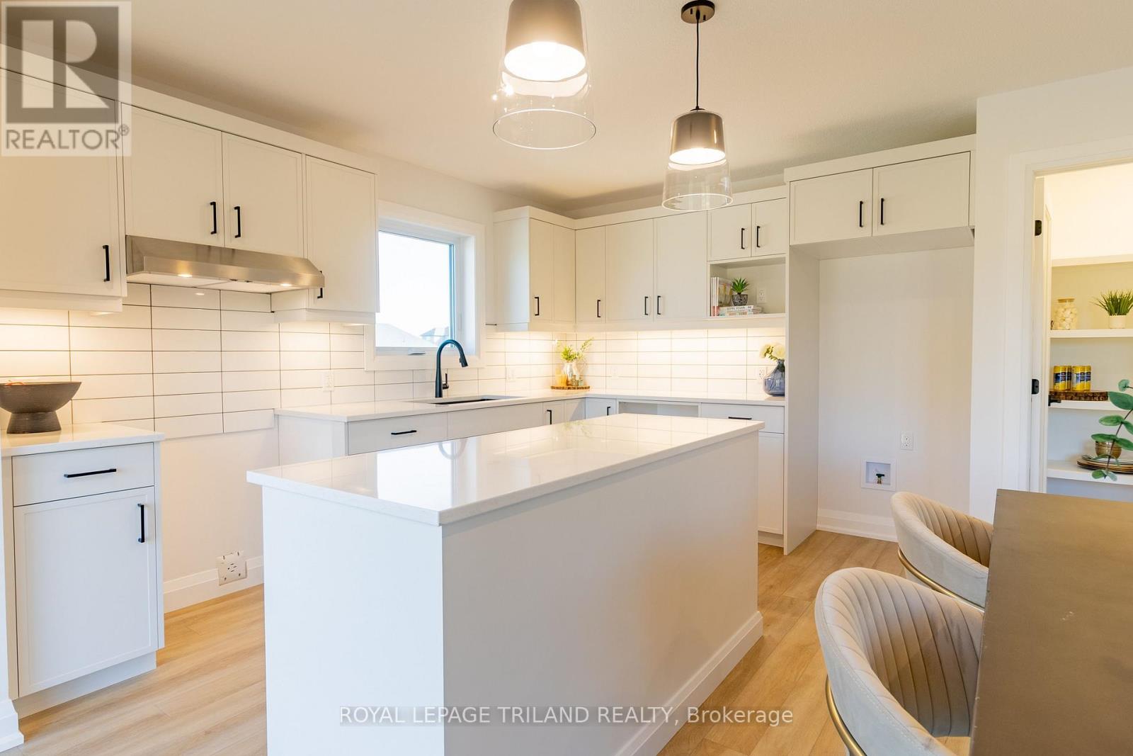 138 Benjamin Parkway — photo 12