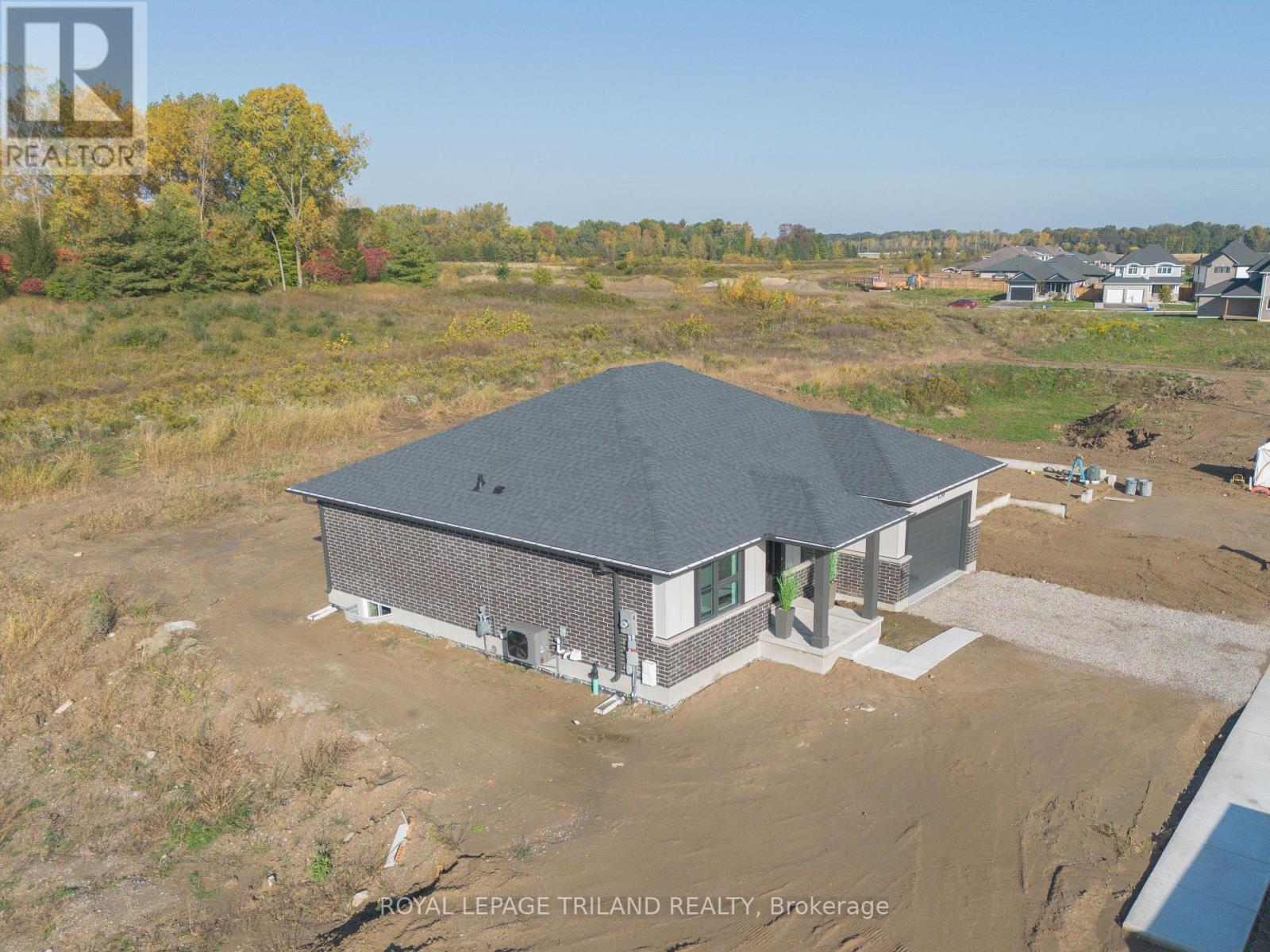 138 Benjamin Parkway — photo 33