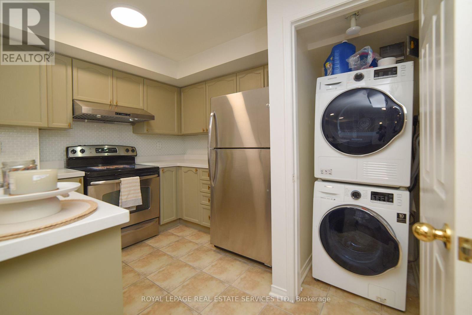 312 John Street — photo 16