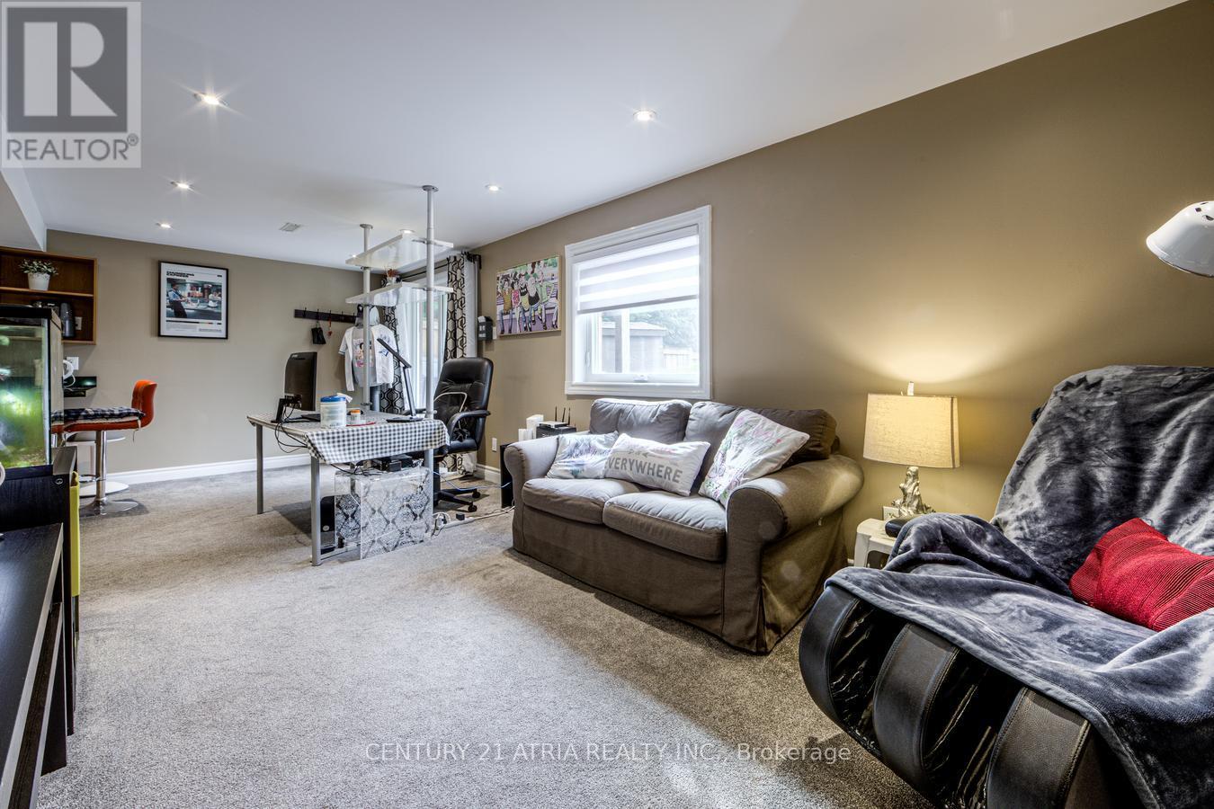 39 CHISWICK CRESCENT - 31