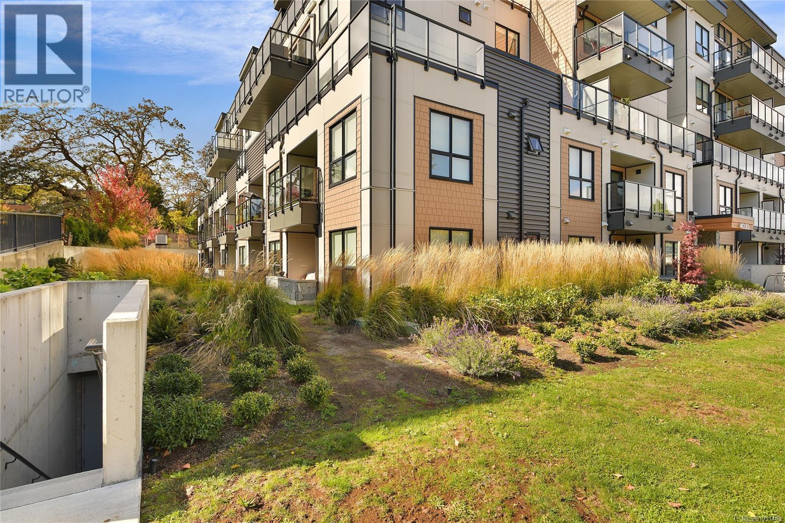 408 4030 Shelbourne Street, Saanich