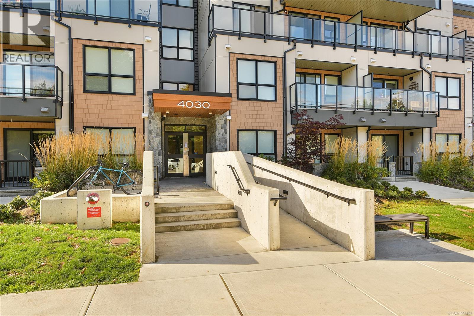 408 4030 Shelbourne Street, Saanich
