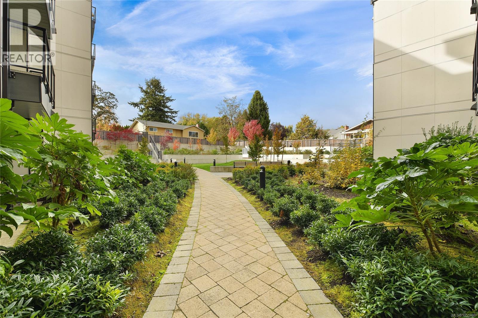 408 4030 Shelbourne Street, Saanich