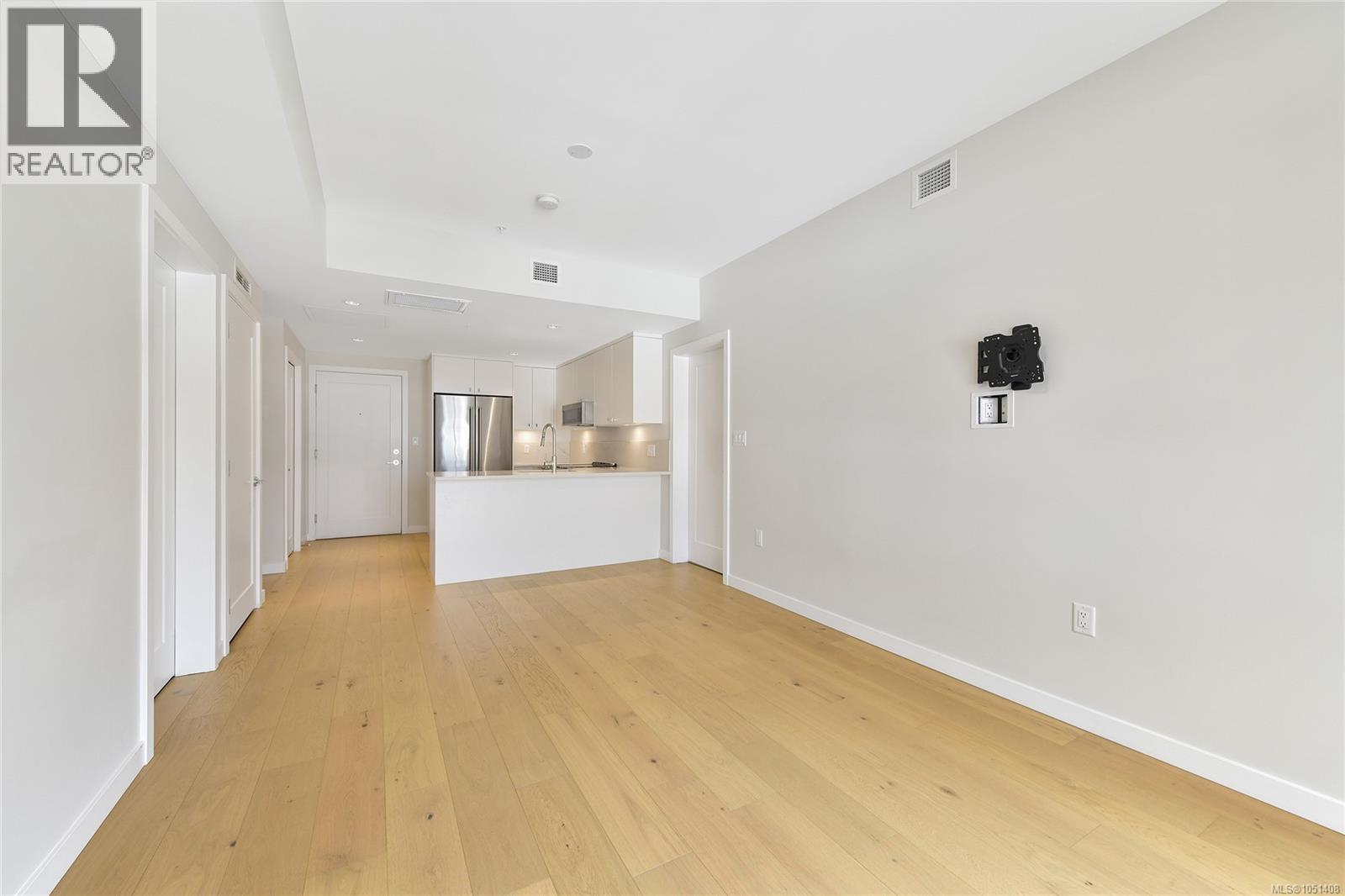 #408 4030 Shelbourne St - 6