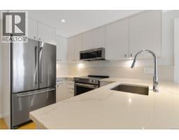 408 4030 Shelbourne St, Saanich, BC V8N3E4 Photo 10