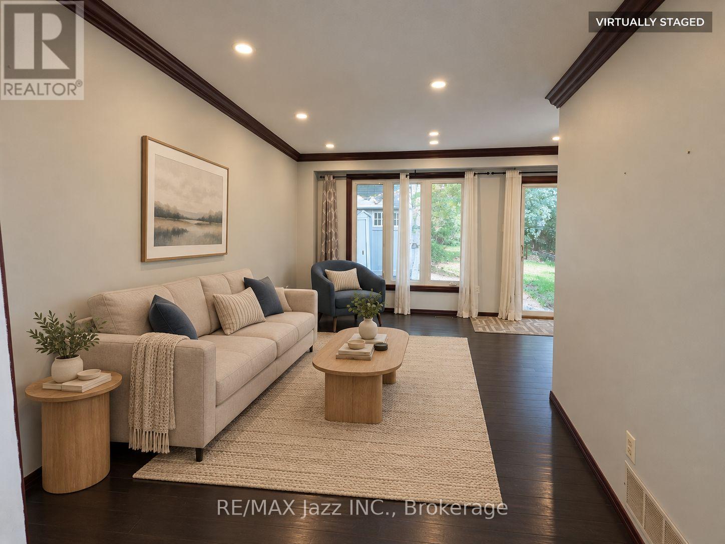 677 Grandview Drive, Oshawa, ON photo 2