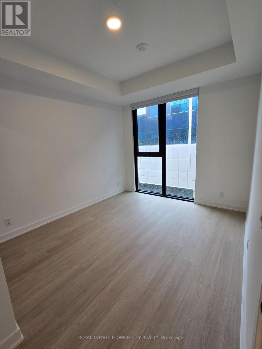 699 Sheppard Avenue — photo 11