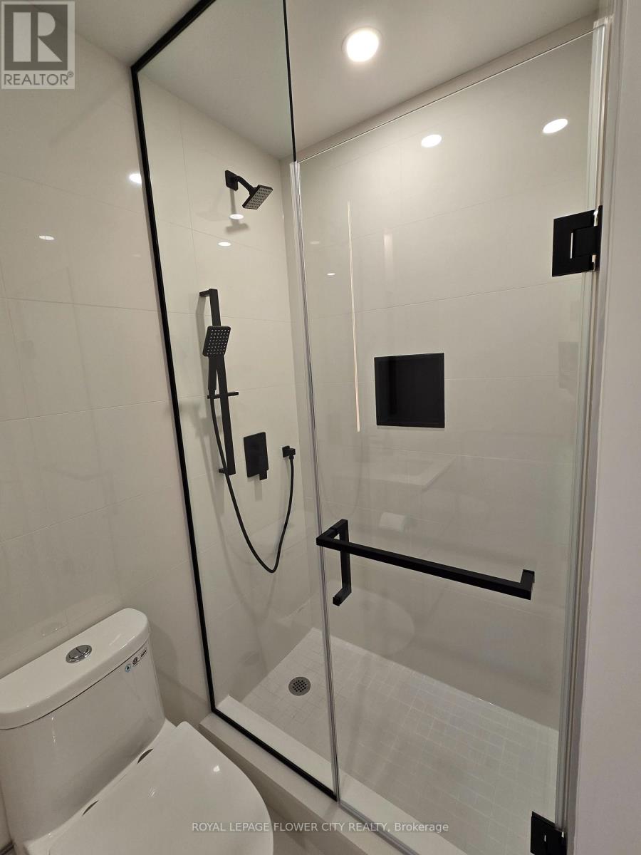 699 Sheppard Avenue — photo 14