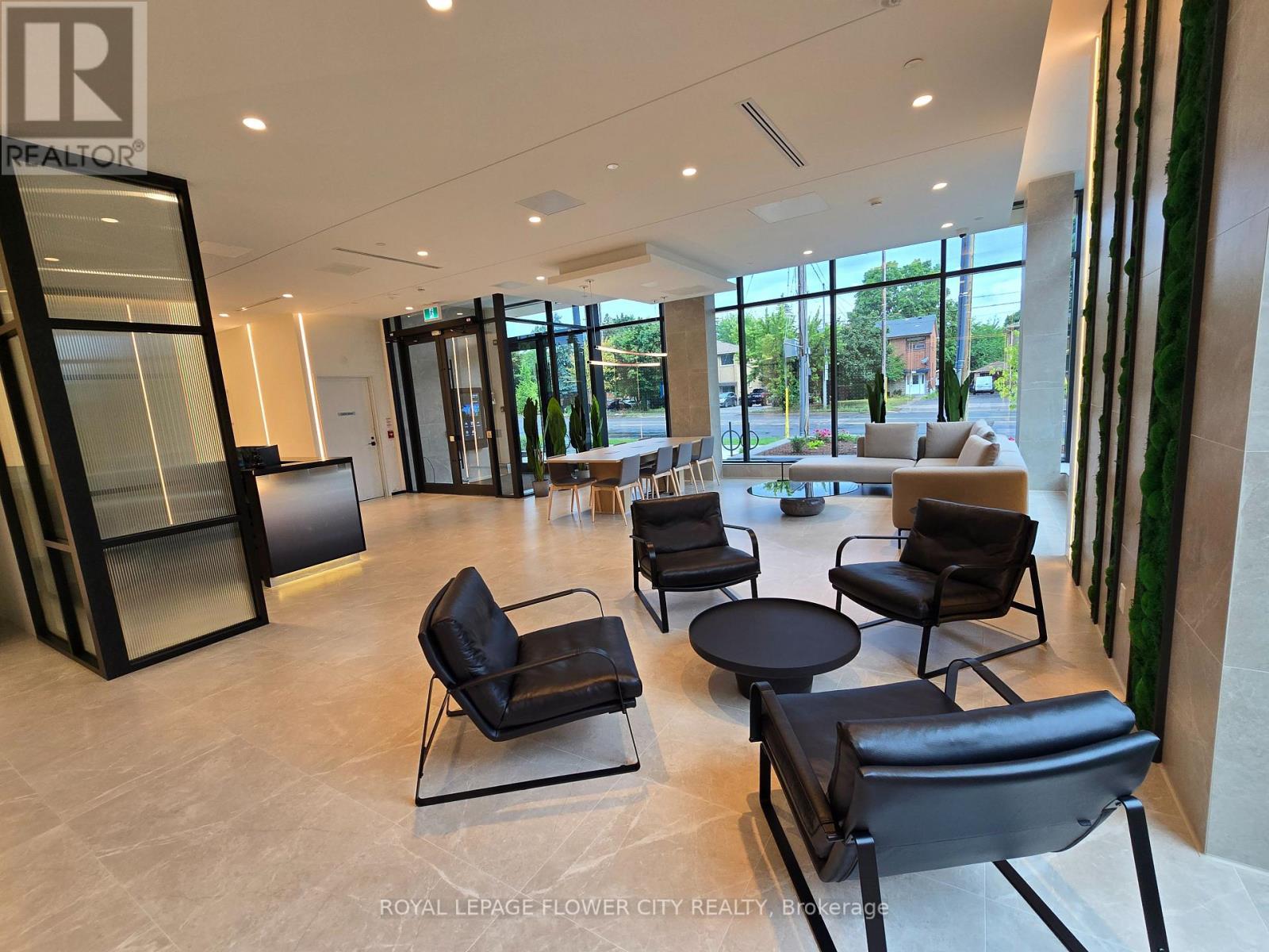 699 Sheppard Avenue — photo 4