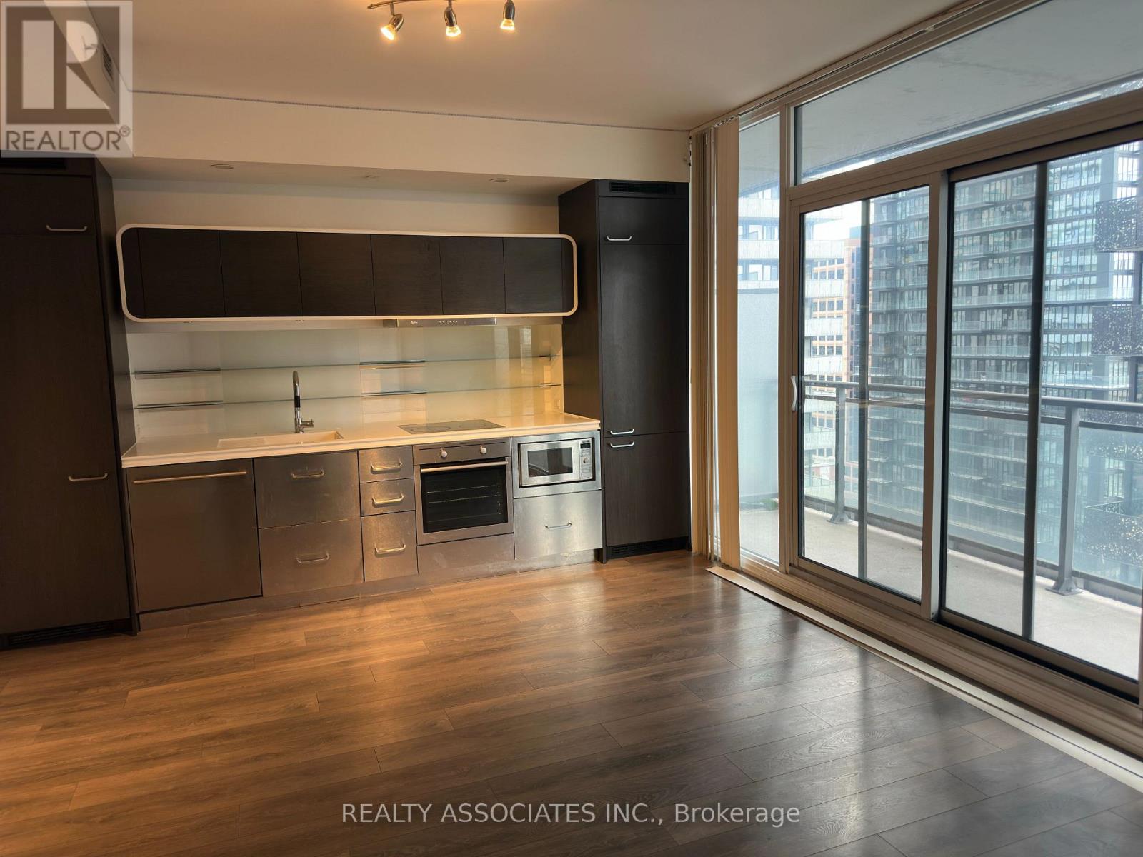 45 Charles Street East — photo 4