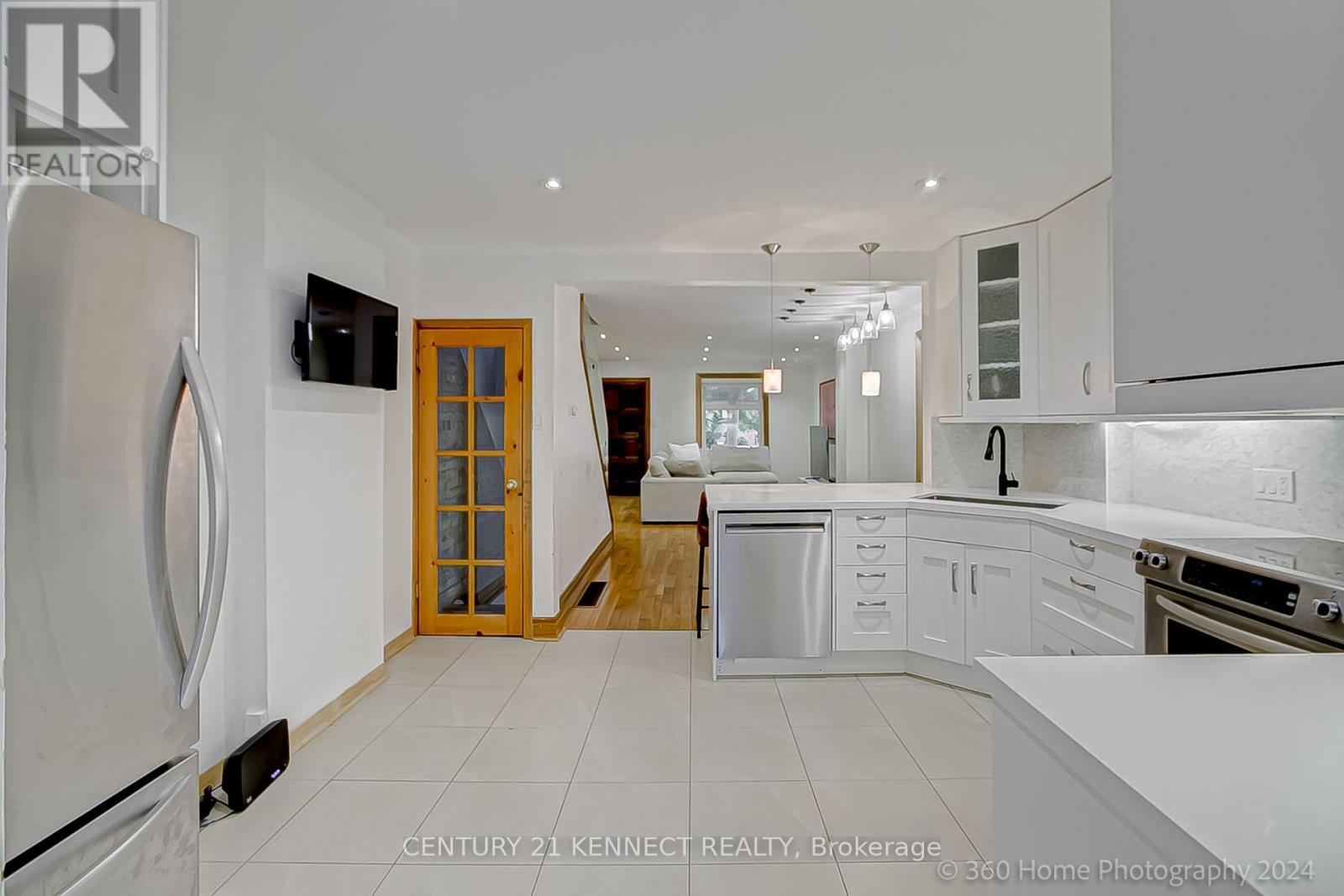 48 Stephenson Avenue — photo 8