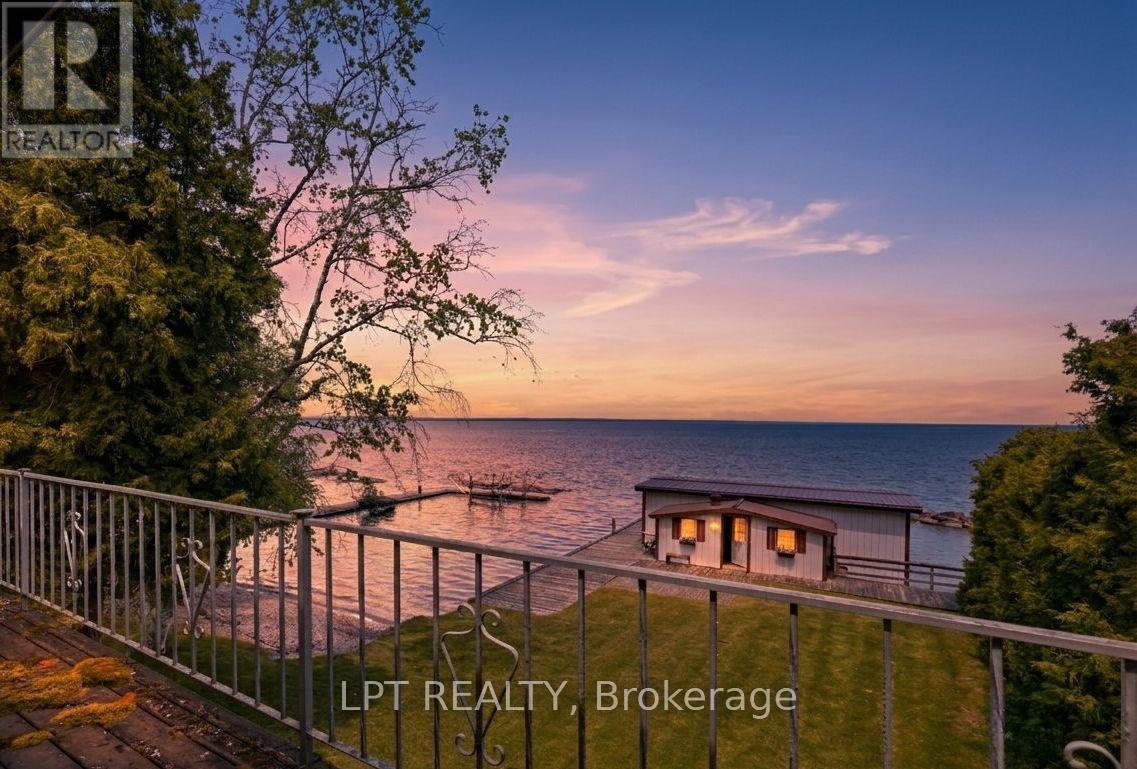 678 Lake Drive East, Georgina, ON photo 1