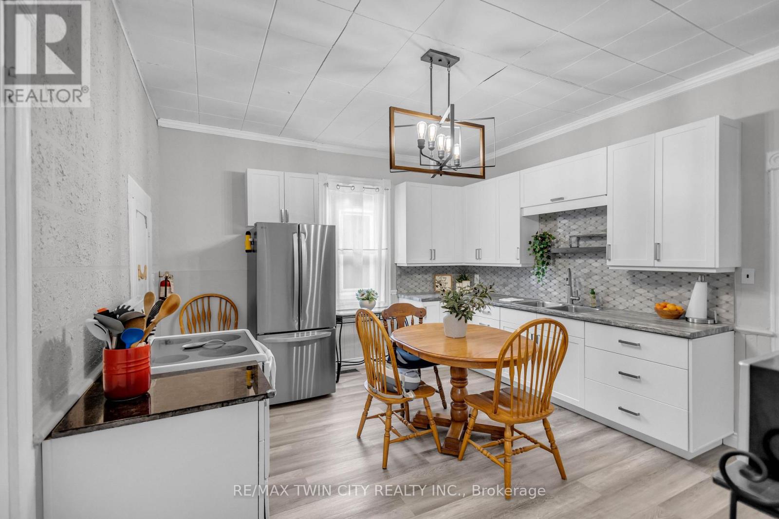 25 USHER STREET - 8