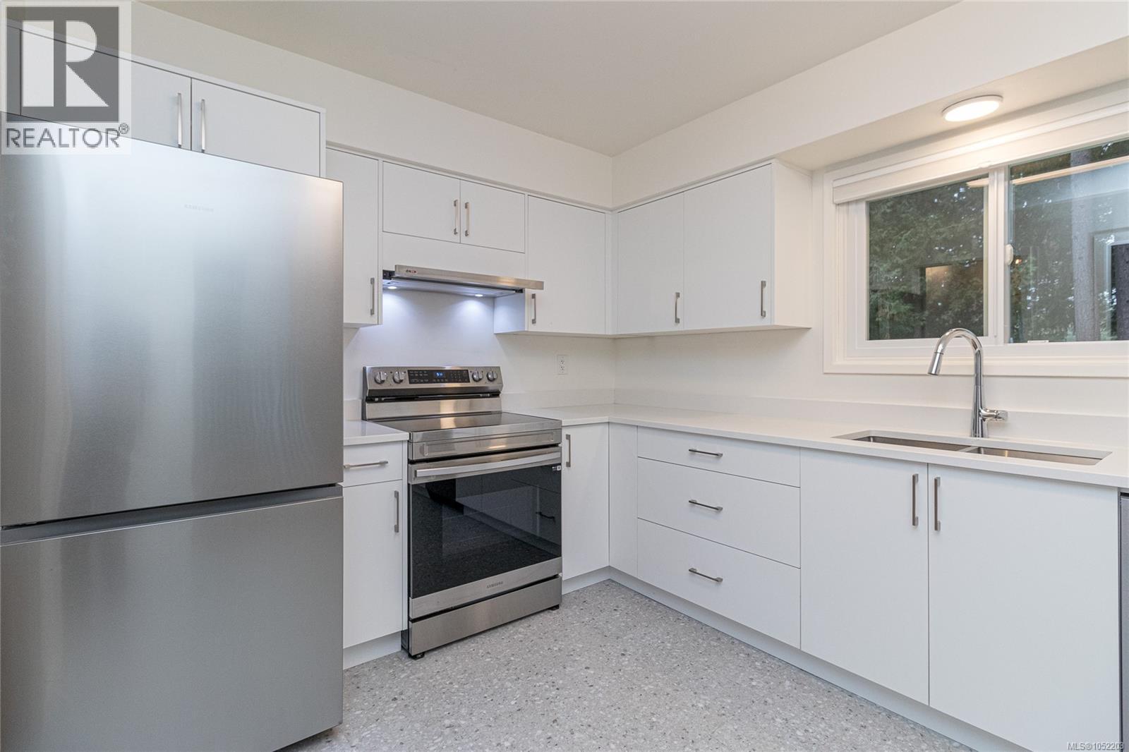 570 Cedarcrest Dr - 14