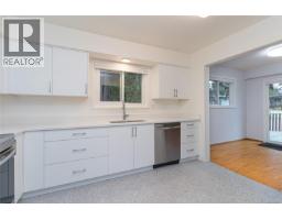Kitchen - 570 Cedarcrest Dr, Colwood, BC V9C1M3 Photo 13