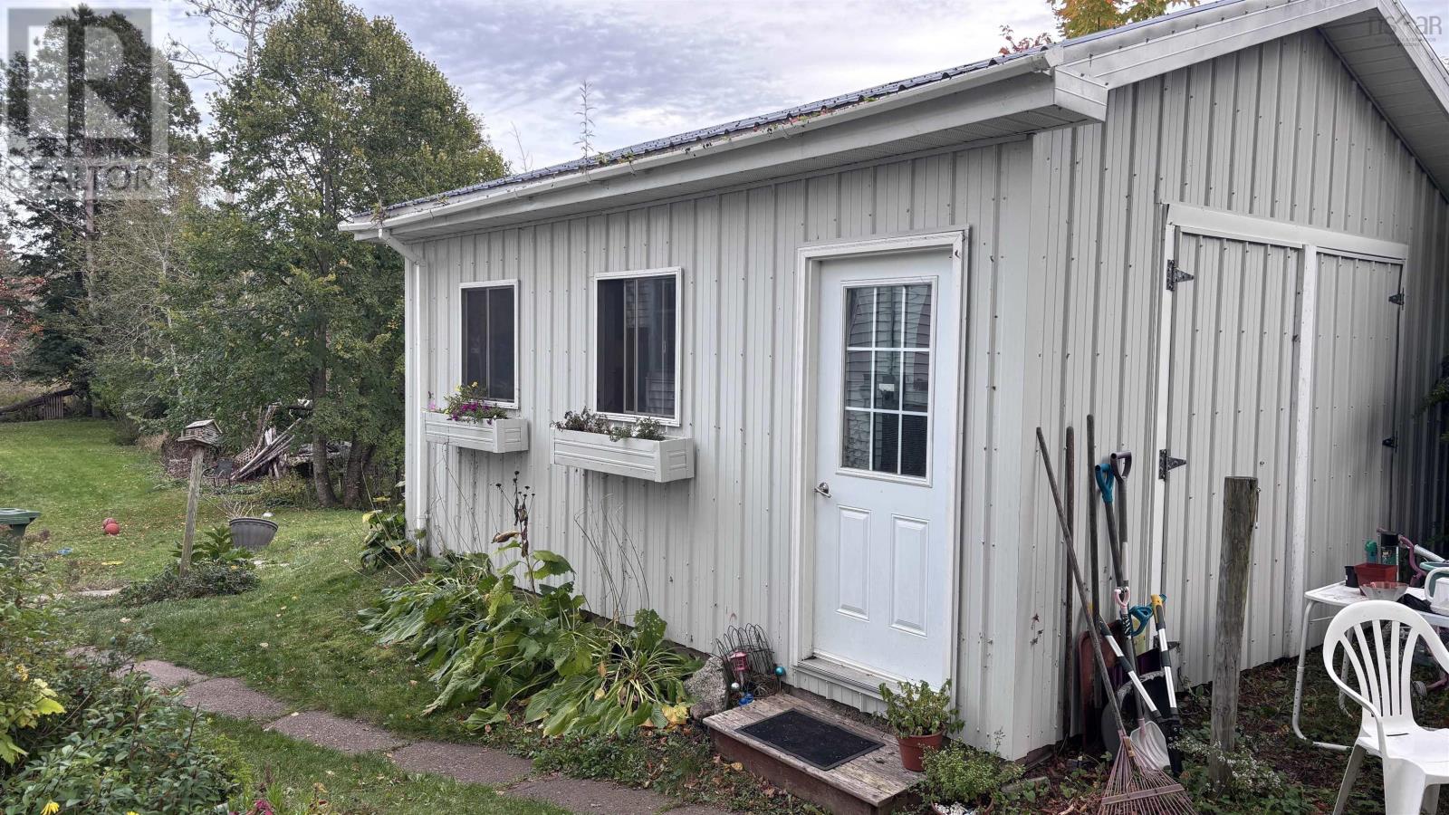 20 GREAT VILLAGE LORNEVALE Road - 16