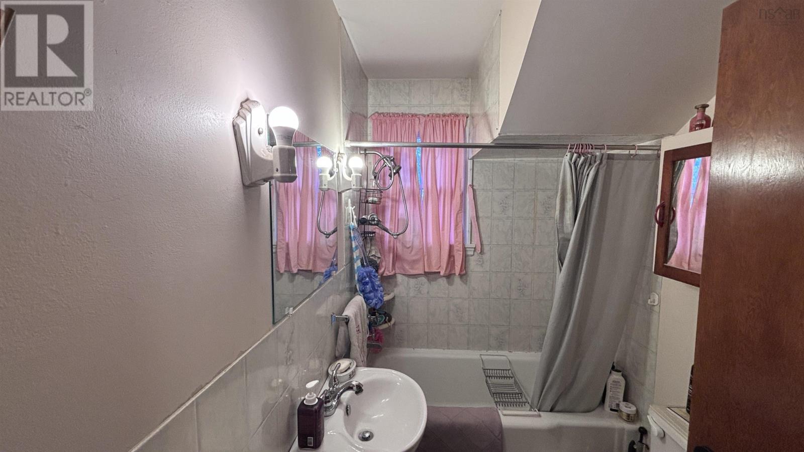 20 GREAT VILLAGE LORNEVALE Road - 7
