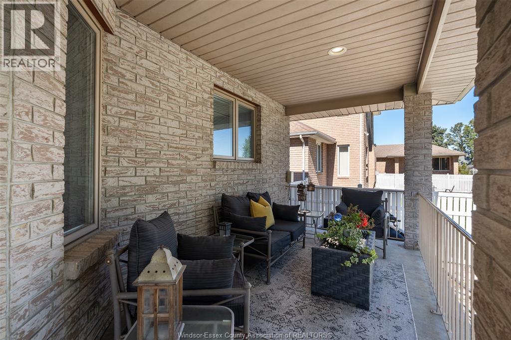 1840 Deslippe Drive — photo 11