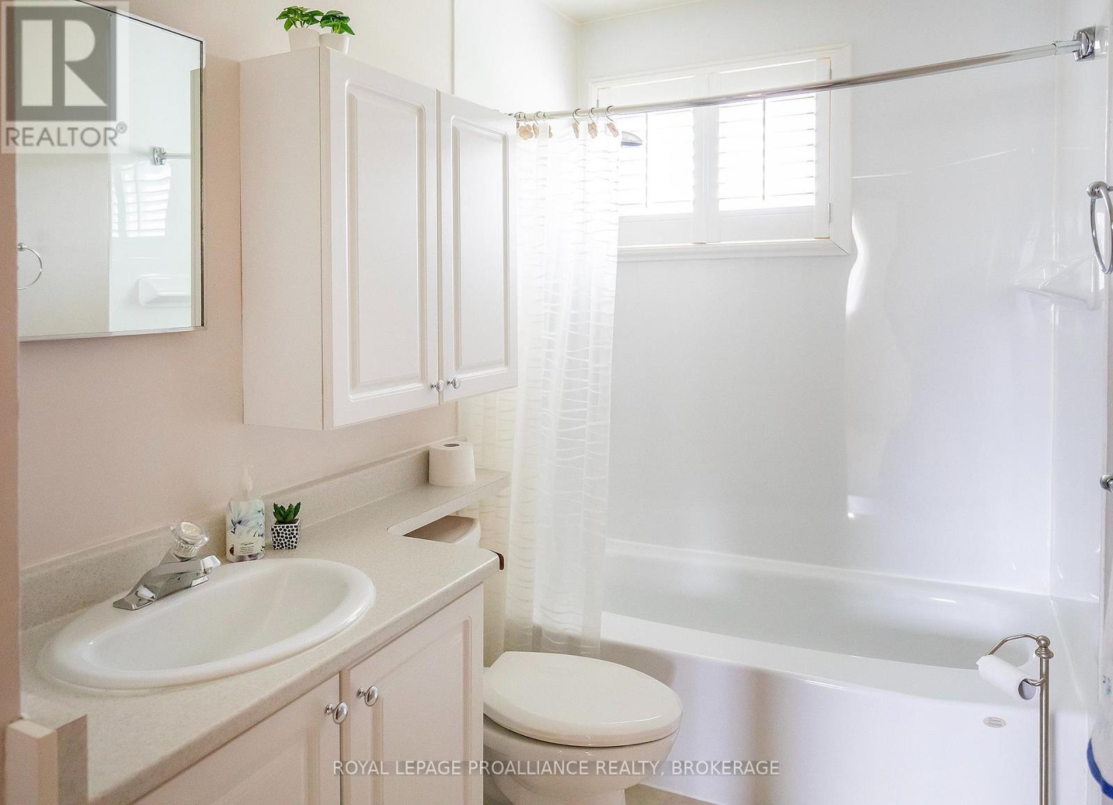 676 Willis Street — photo 13