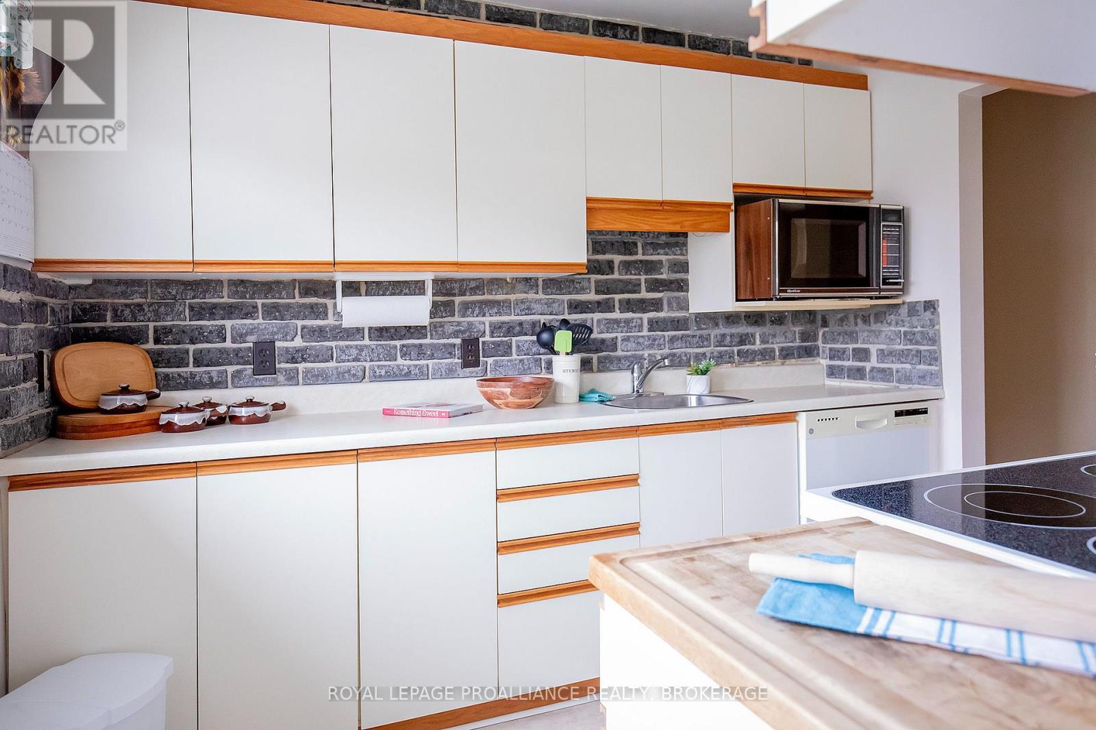 676 Willis Street — photo 7