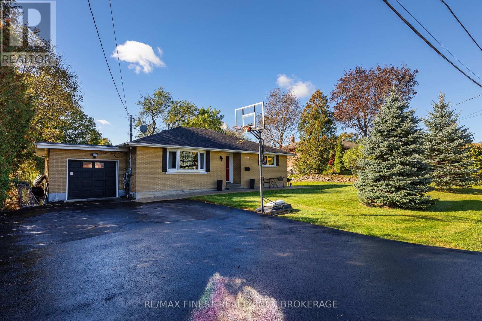1409 Sproule Street — photo 2