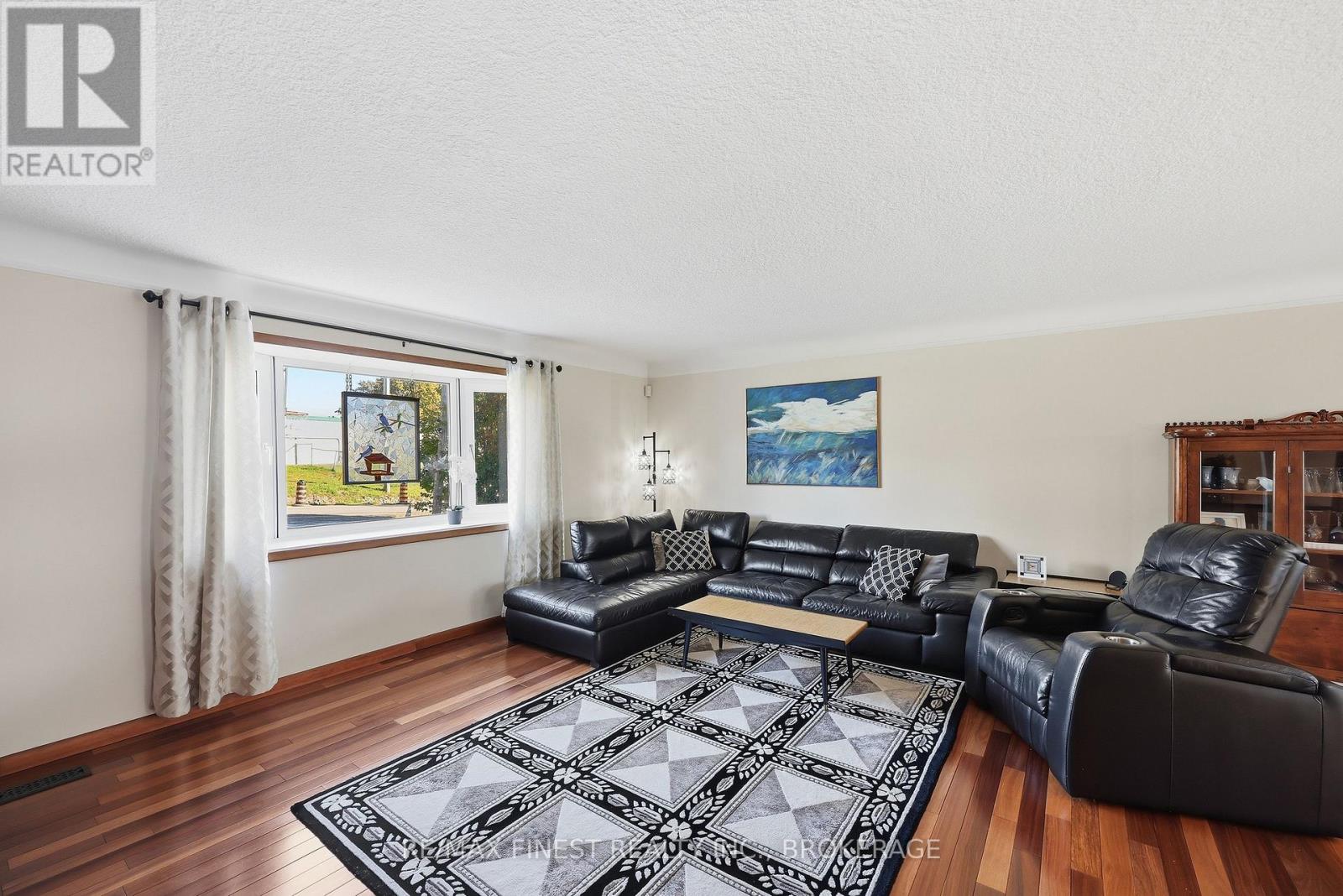 1409 SPROULE STREET - 8
