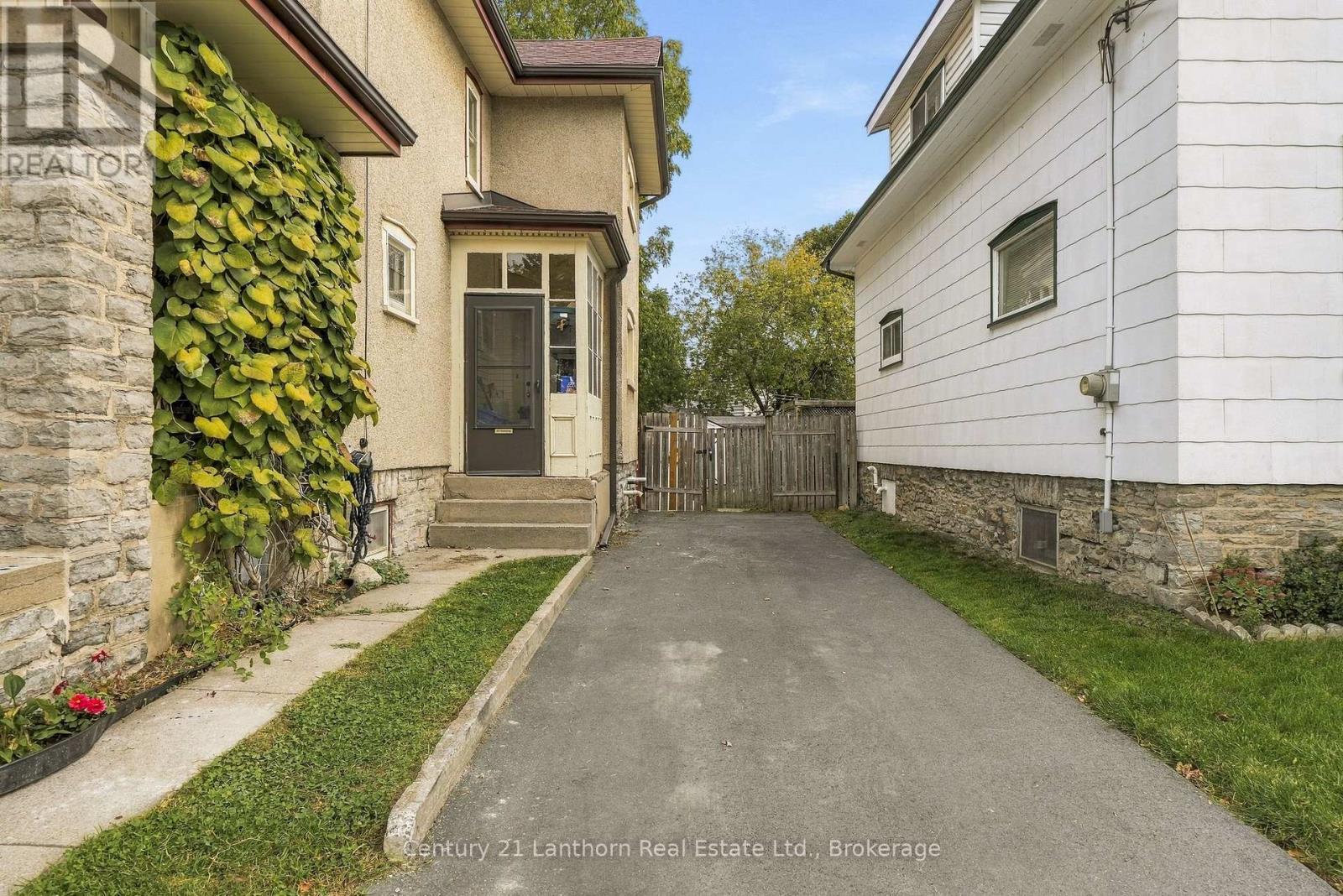 9 South Park Street, Belleville, ON photo 18