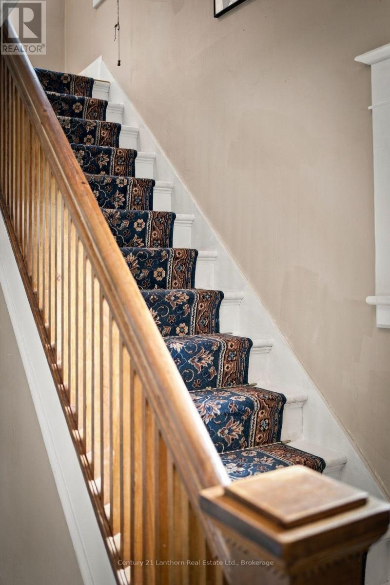 9 South Park Street, Belleville, ON photo 5