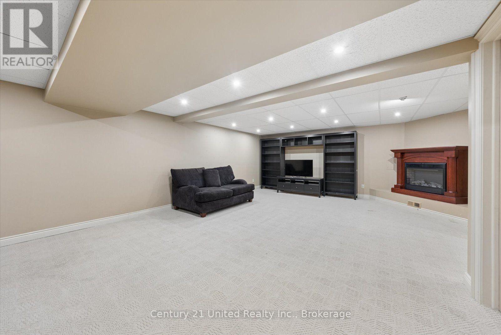 86 CRYSTAL SPRINGS DRIVE - 34