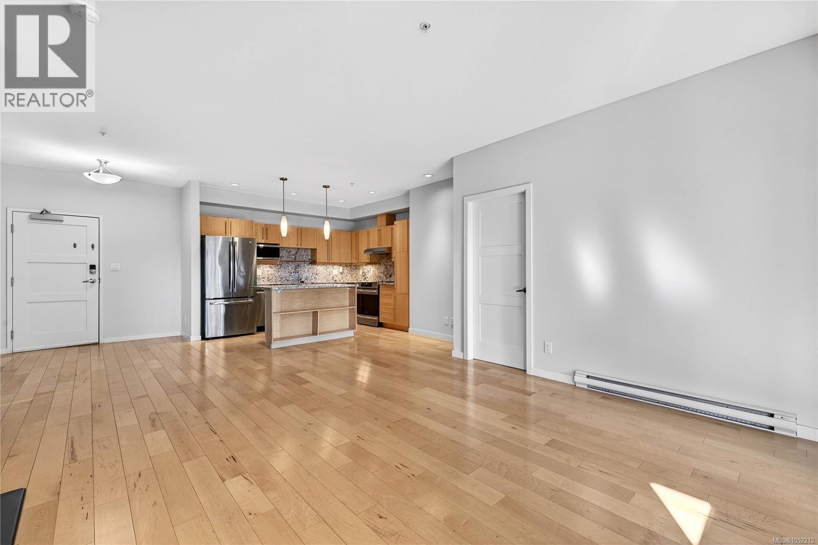 #202 6591 Lincroft Rd - 18