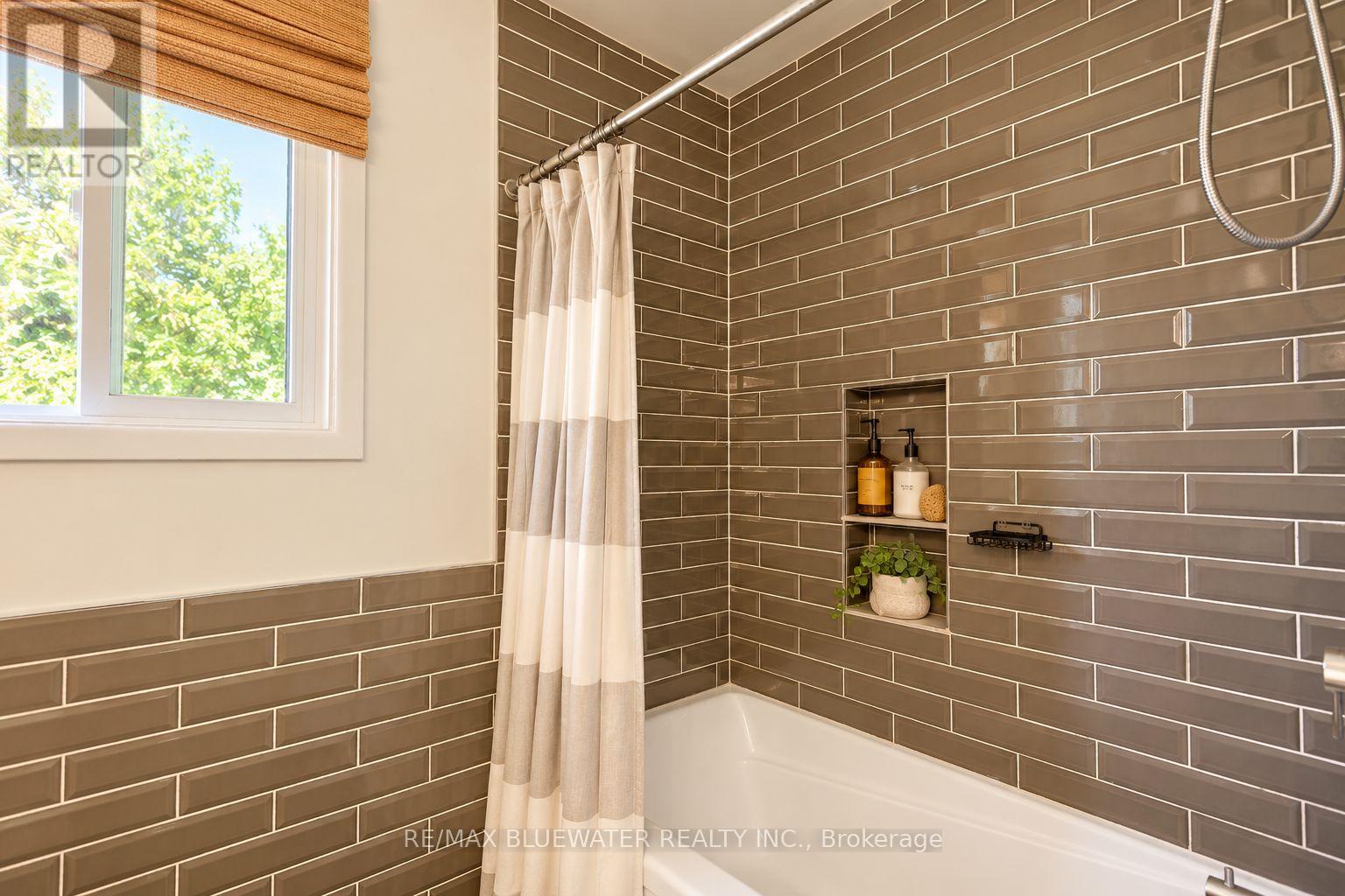 71251 Bluewater Highway — photo 26
