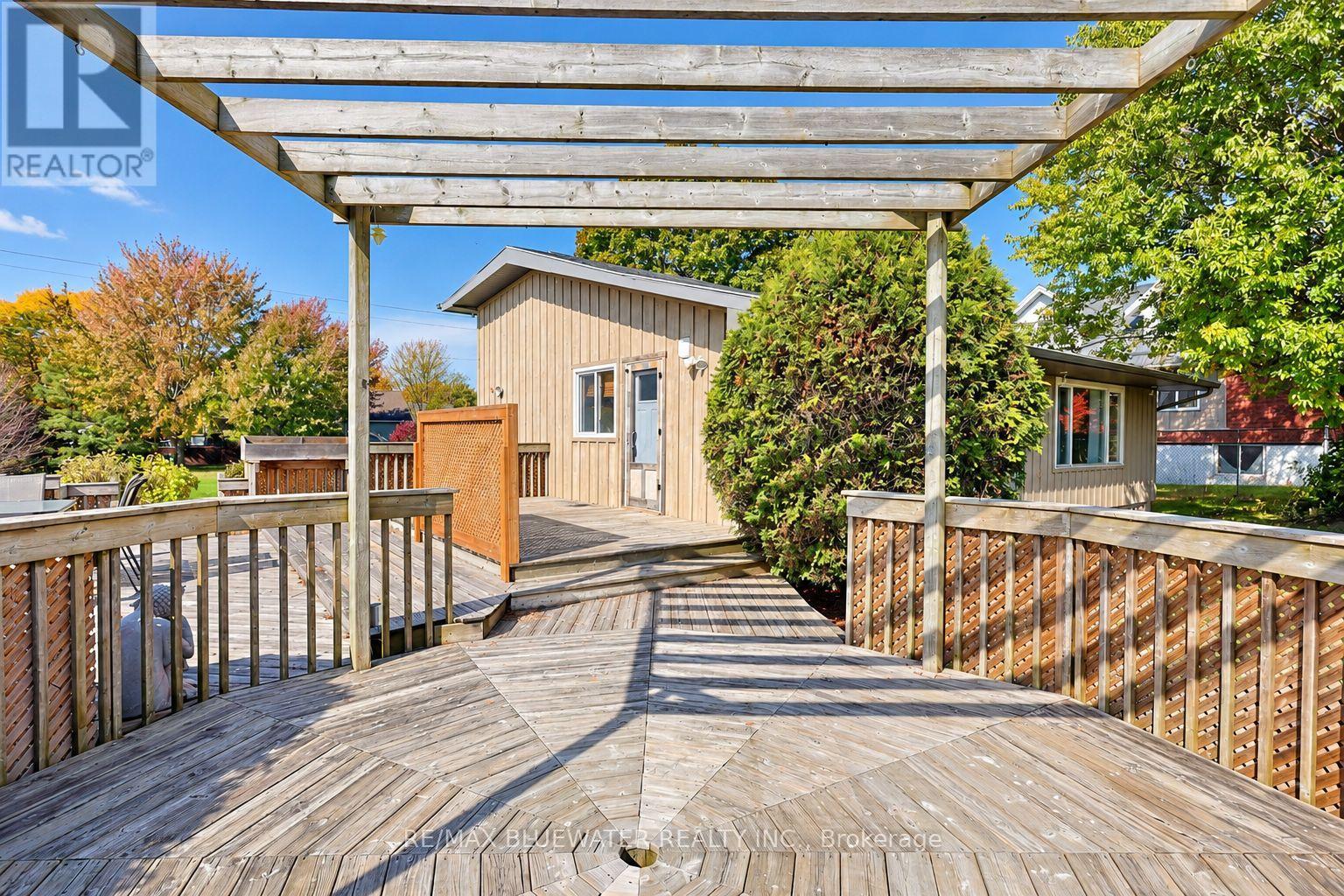 71251 Bluewater Highway — photo 3