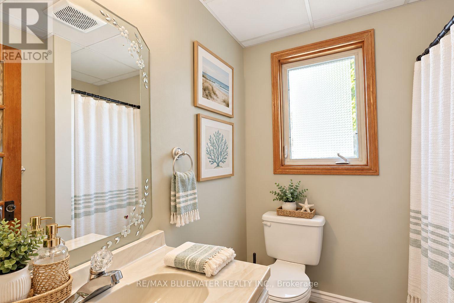 71251 Bluewater Highway — photo 32