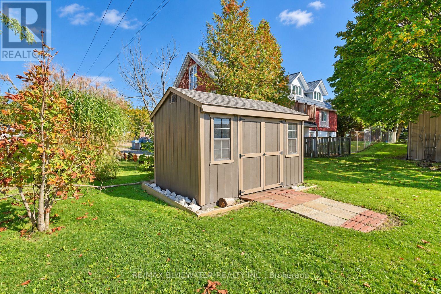 71251 Bluewater Highway — photo 44
