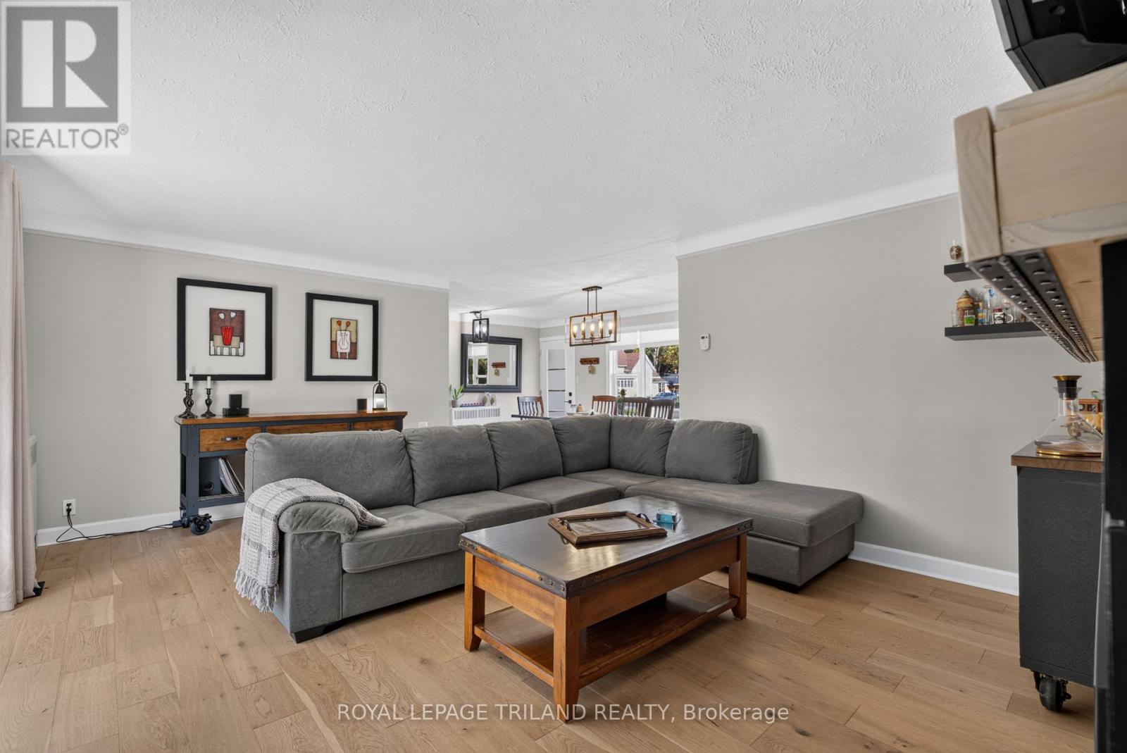 696 QUEEN STREET - Image 18