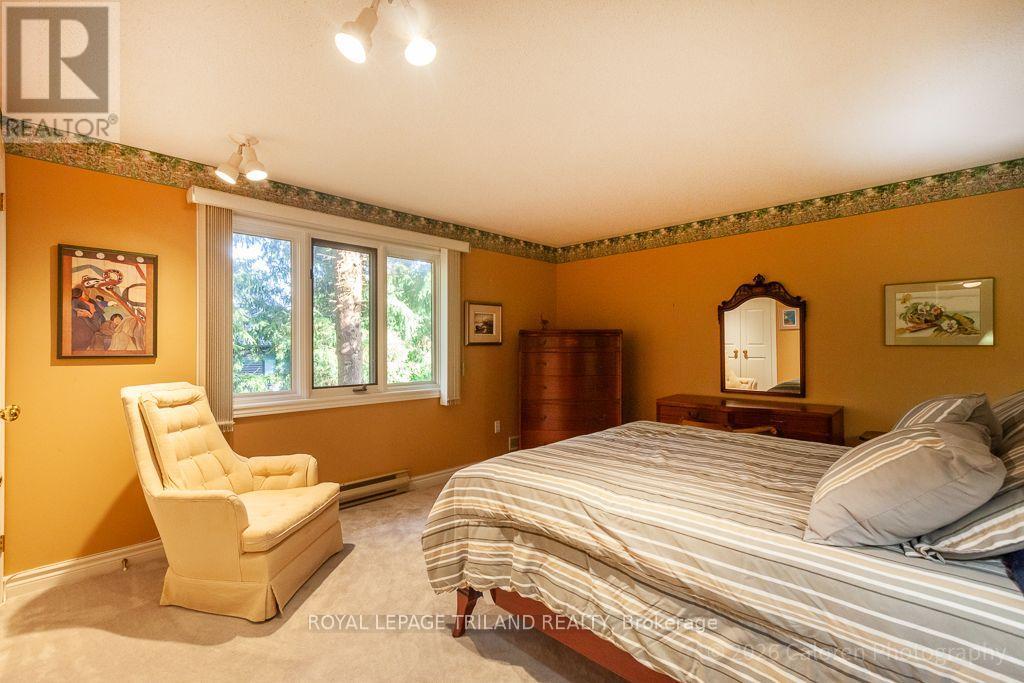90 CHESTNUT COURT - 38