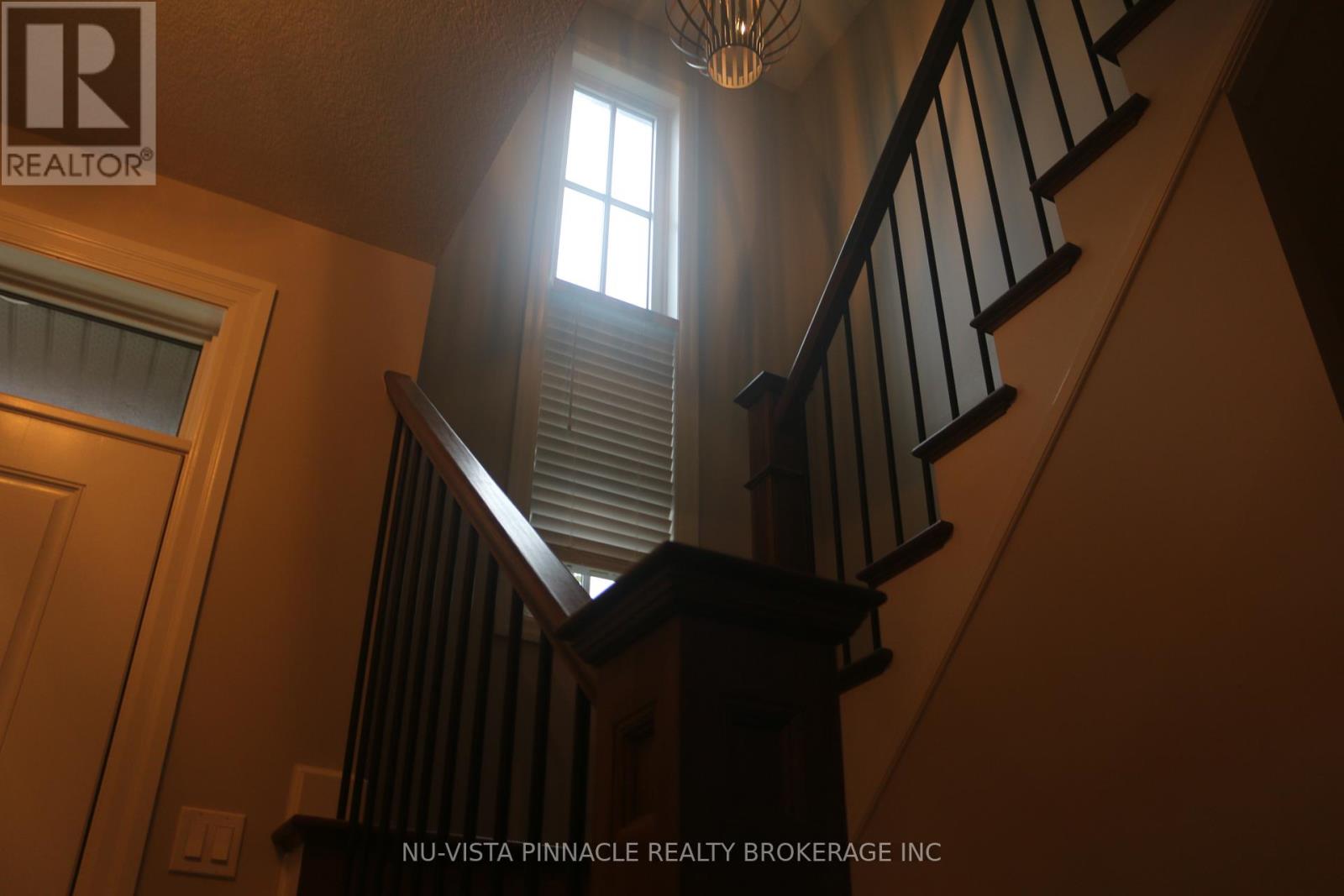 555 Sunningdale Road East — photo 10