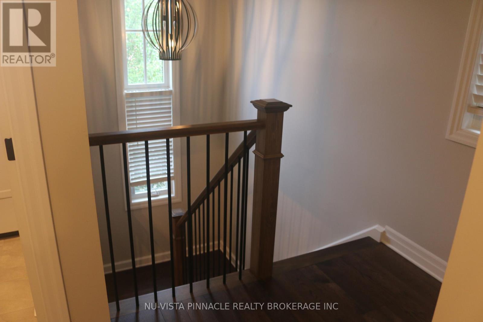 555 Sunningdale Road East — photo 11