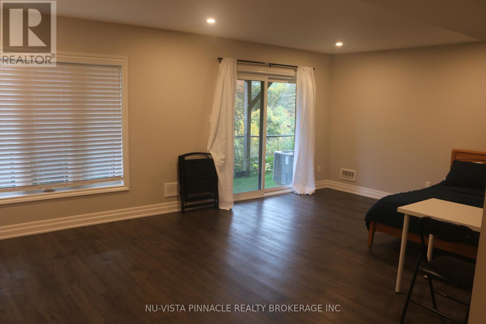 555 Sunningdale Road East — photo 23