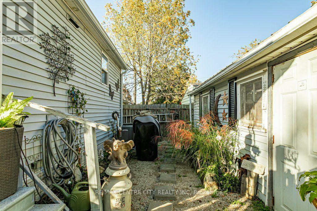 61 ALMA STREET - 28