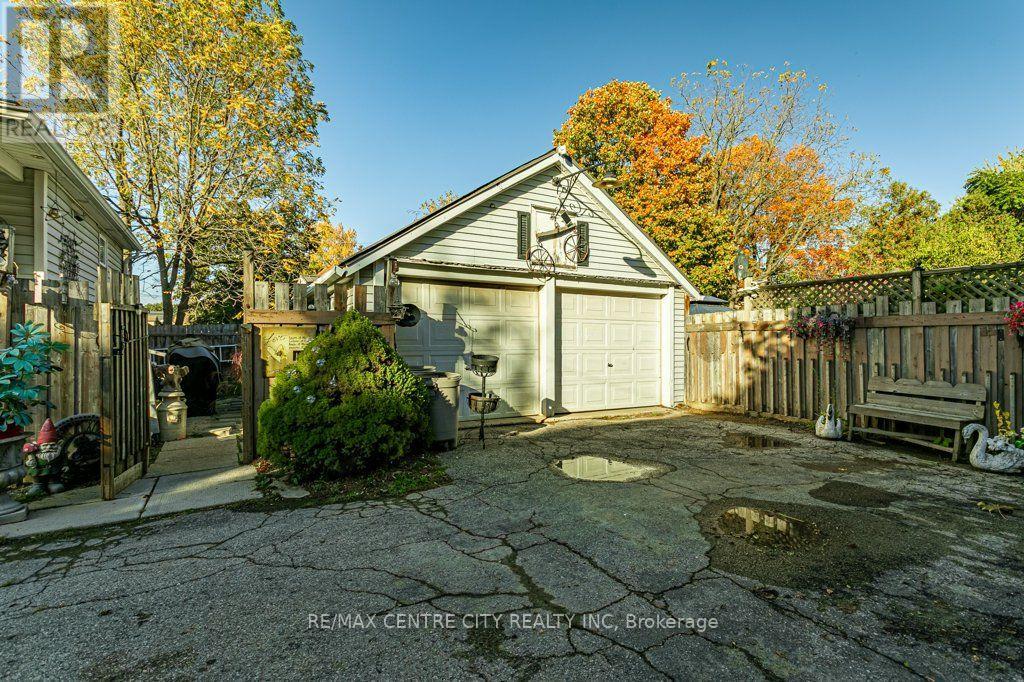 61 ALMA STREET - 30