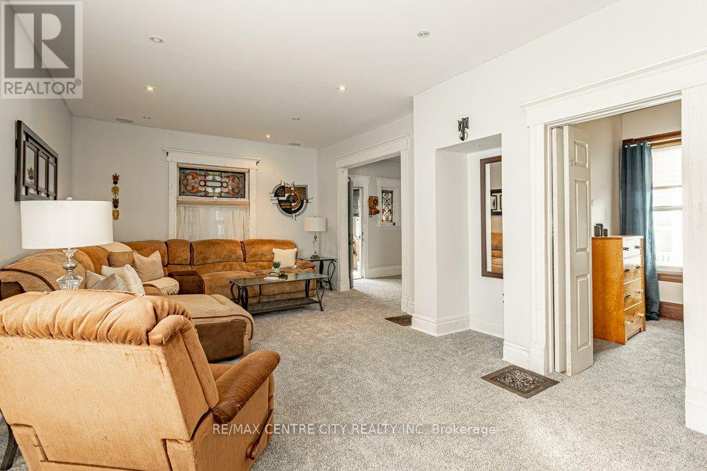 61 ALMA STREET - 9