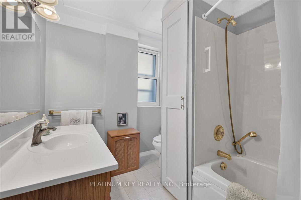 14 Foster Avenue — photo 12